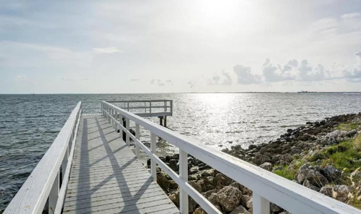 Amazing Waterfront Views Resort, Enjoy Heated Pool & Sunset! Tampa Kültér fotó
